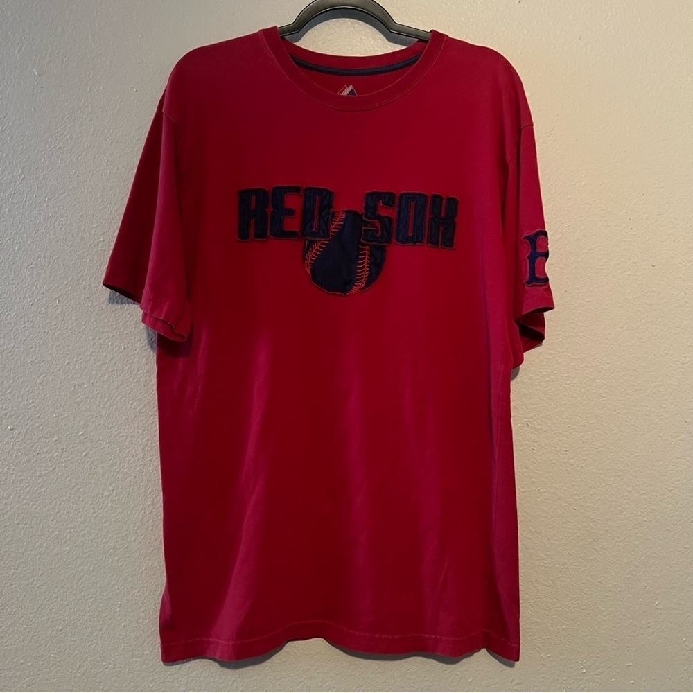 Boston Red Sox Majestic Embroidered Graphic Tee T-Shirt Large